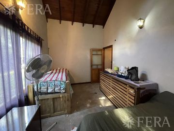 Venta de casa 5 ambientes en Country El Paraíso Guernica