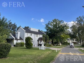 Venta de casa 5 ambientes en Country El Paraíso Guernica