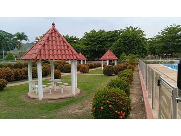 VENTA ESPECTACULA CASA CAMPESTRE VA CARMEN DE APICALA TOLIMA