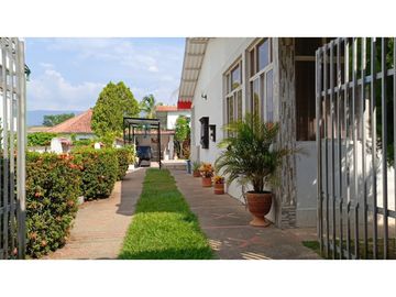 VENTA ESPECTACULA CASA CAMPESTRE VA CARMEN DE APICALA TOLIMA