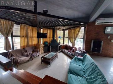 Venta - Casa en Golfers Country Club - Estilo Moderno Contemporáneo - Apto Crédito