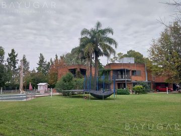 Venta - Casa en Golfers Country Club - Estilo Moderno Contemporáneo - Apto Crédito