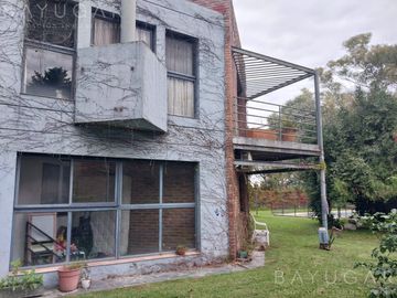 Venta - Casa en Golfers Country Club - Estilo Moderno Contemporáneo - Apto Crédito