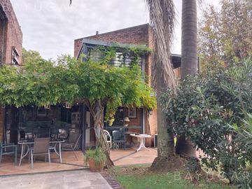 Venta - Casa en Golfers Country Club - Estilo Moderno Contemporáneo - Apto Crédito