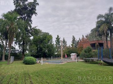Venta - Casa en Golfers Country Club - Estilo Moderno Contemporáneo - Apto Crédito