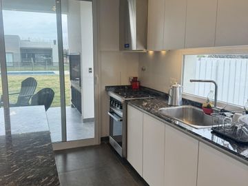 Alquiler - Casa en Barrio Privado San Pablo - Pilar - Con Muebles