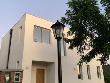Alquiler - Casa en Barrio Privado San Pablo - Pilar - Con Muebles