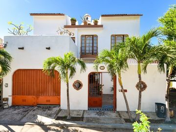 Casa Leon en Venta Ubicada a Unos Pasos de La Playa en Punta de Mita