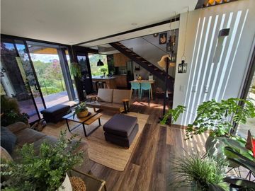 Venta de Hermosa Casa en Alto del Escobero Unidad Cerrada