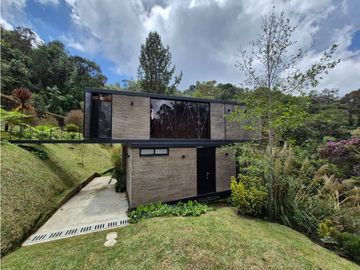 Venta de Hermosa Casa en Alto del Escobero Unidad Cerrada