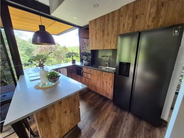 Venta de Hermosa Casa en Alto del Escobero Unidad Cerrada