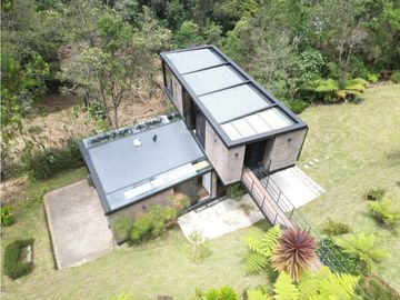 Venta de Hermosa Casa en Alto del Escobero Unidad Cerrada