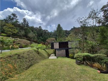 Venta de Hermosa Casa en Alto del Escobero Unidad Cerrada