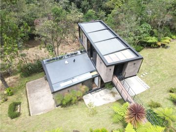 Venta de Hermosa Casa en Alto del Escobero Unidad Cerrada