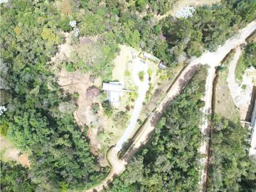 Venta de Hermosa Casa en Alto del Escobero Unidad Cerrada