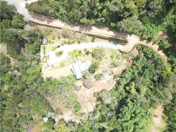 Venta de Hermosa Casa en Alto del Escobero Unidad Cerrada