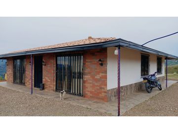 Venta Casa Campestre Amoblada, Parcelación San Luis Yarumal Antioquia