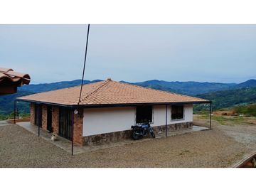 Venta Casa Campestre Amoblada, Parcelación San Luis Yarumal Antioquia