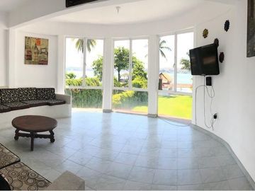 Casa a Pie de Laguna en Venta en Tequesquitengo