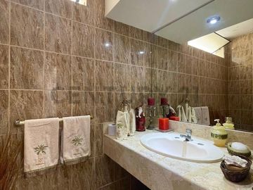 VENTA DE CASA DE 3PISOS EN URB. LAS BRISAS DE VILLA-CHORRILLOS
