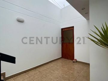VENTA DE CASA DE 3PISOS EN URB. LAS BRISAS DE VILLA-CHORRILLOS
