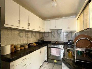 VENTA DE CASA DE 3PISOS EN URB. LAS BRISAS DE VILLA-CHORRILLOS