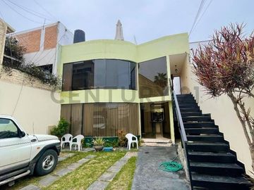 VENTA DE CASA DE 3PISOS EN URB. LAS BRISAS DE VILLA-CHORRILLOS