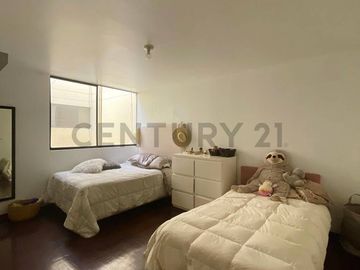 VENTA DE CASA DE 3PISOS EN URB. LAS BRISAS DE VILLA-CHORRILLOS