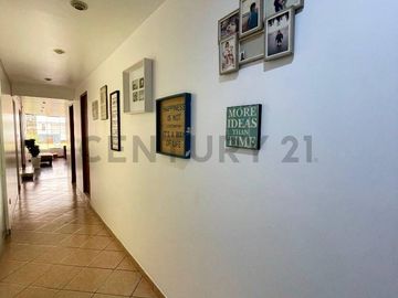 VENTA DE CASA DE 3PISOS EN URB. LAS BRISAS DE VILLA-CHORRILLOS