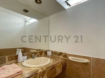 VENTA DE CASA DE 3PISOS EN URB. LAS BRISAS DE VILLA-CHORRILLOS