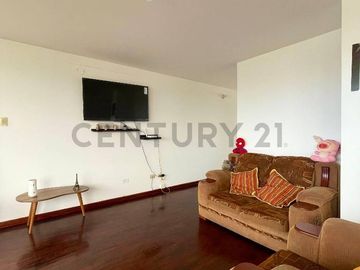 VENTA DE CASA DE 3PISOS EN URB. LAS BRISAS DE VILLA-CHORRILLOS