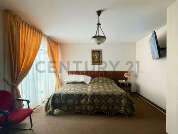 VENTA DE CASA DE 3PISOS EN URB. LAS BRISAS DE VILLA-CHORRILLOS