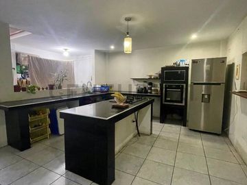 Se Vende Casa de 3 Pisos Ubicada en San Martin de Porres