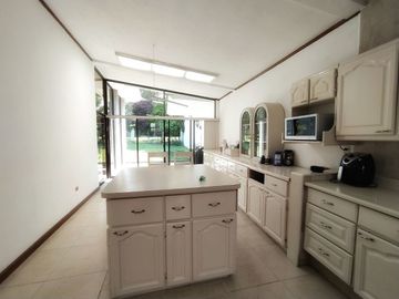 Elegante Residencia en Venta en Club de Golf Las Fuentes, Puebla