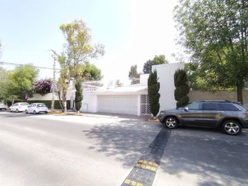 Elegante Residencia en Venta en Club de Golf Las Fuentes, Puebla
