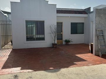 Linda casa en renta, una sola planta, Fracc las américas