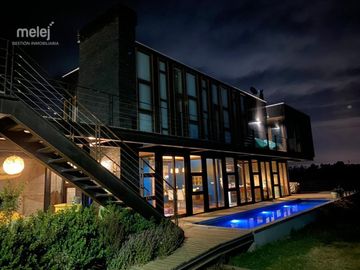 Venta Casa Moderna en condominio, Mantagua