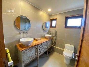 Venta Casa Moderna en condominio, Mantagua