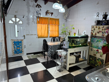 Casa 3 Ambientes con cochera pasante