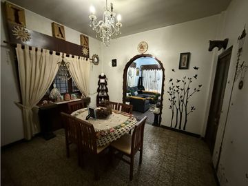 Casa 3 Ambientes con cochera pasante