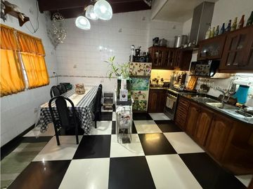 Casa 3 Ambientes con cochera pasante
