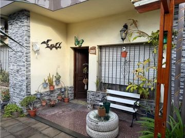 Casa 3 Ambientes con cochera pasante