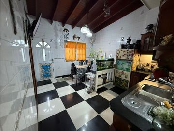Casa 3 Ambientes con cochera pasante