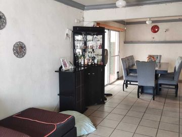 Casa en condominio con alberca, de 3 recamaras.