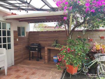 Casa en condominio con alberca, de 3 recamaras.