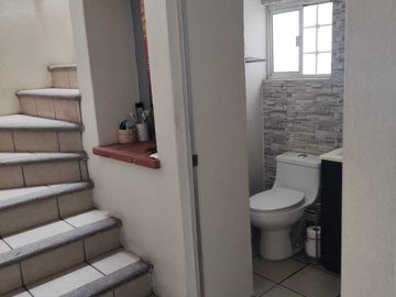 Casa en condominio con alberca, de 3 recamaras.