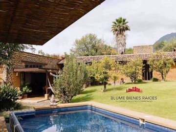 Venta casa de campo en Malinalco, con alberca y gran jardín!!!