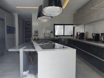ESPECTACULAR CASA EN CERRADA A LA VENTA BOSQUES DE LAS LOMAS (V)