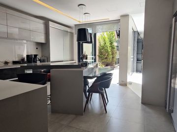 ESPECTACULAR CASA EN CERRADA A LA VENTA BOSQUES DE LAS LOMAS (V)