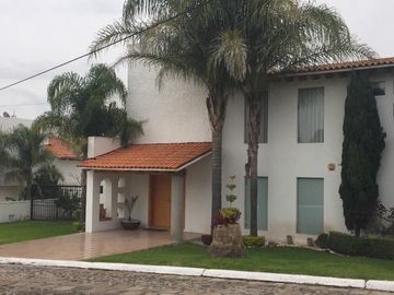 CASA EN VENTA EN VISTA REAL CORREGIDORA